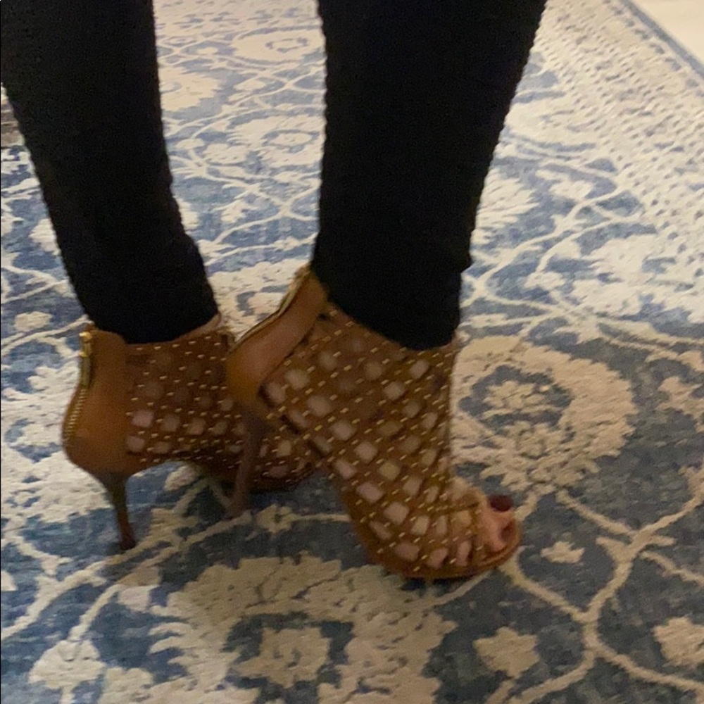 Heels - Picture 5 of 8